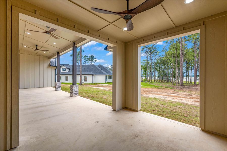 Exterior details and patio area of a home in , Brookeland (Image 20).