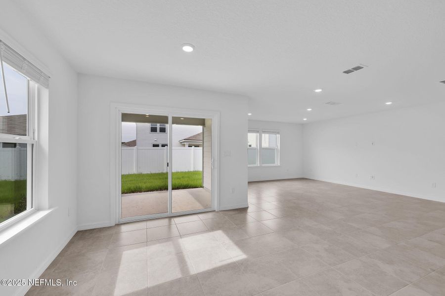 Spacious, unfurnished interior of a new home in Wells Landing, Jacksonville (Image 20).