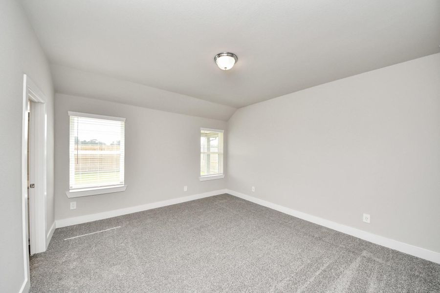 Spacious, unfurnished interior of a new home in Sorella: Signature Collection, Tomball (Image 25).