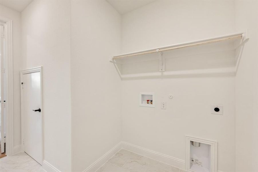 Spacious, unfurnished interior of a new home in Timberbrook, Justin (Image 34).