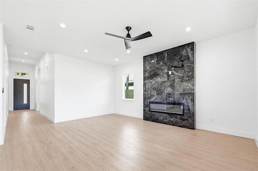 Spacious, unfurnished interior of a new home in , Dallas (Image 13).