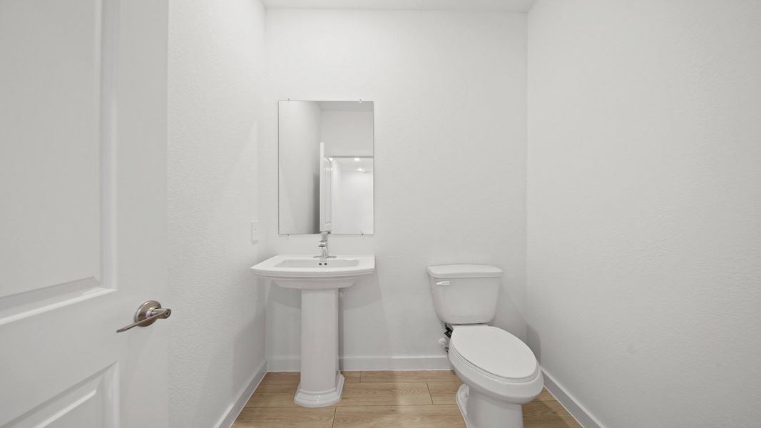 Furnished interior view inside a new home in Riverside Estates, Mont Belvieu (Image 10).