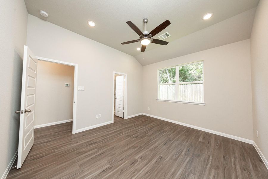 Spacious, unfurnished interior of a new home in Lake Conroe Area Homes, Montgomery (Image 15).