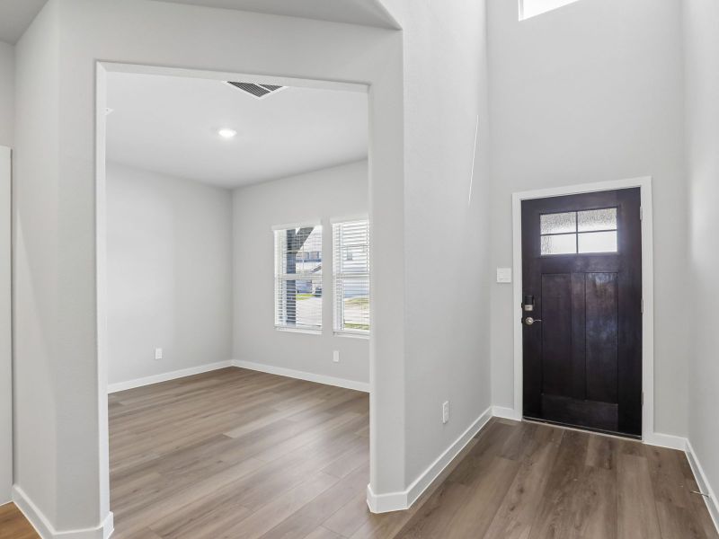 Spacious, unfurnished interior of a new home in Windmore, Princeton (Image 8).