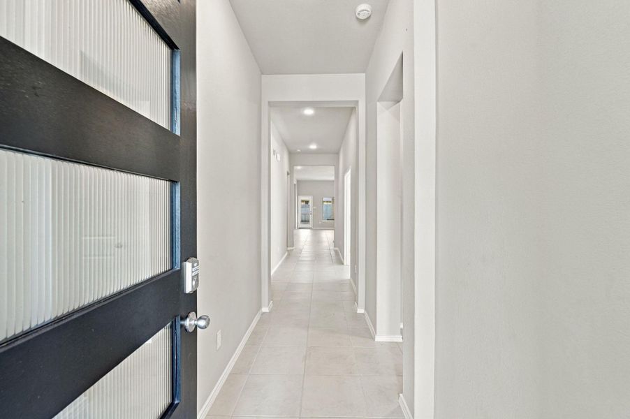 Spacious, unfurnished interior of a new home in Escondido, Magnolia (Image 28).