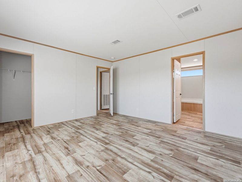 Spacious, unfurnished interior of a new home in , Poteet (Image 20).