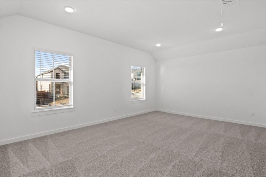 Spacious, unfurnished interior of a new home in Lakeside at Tessera, Lago Vista (Image 18).