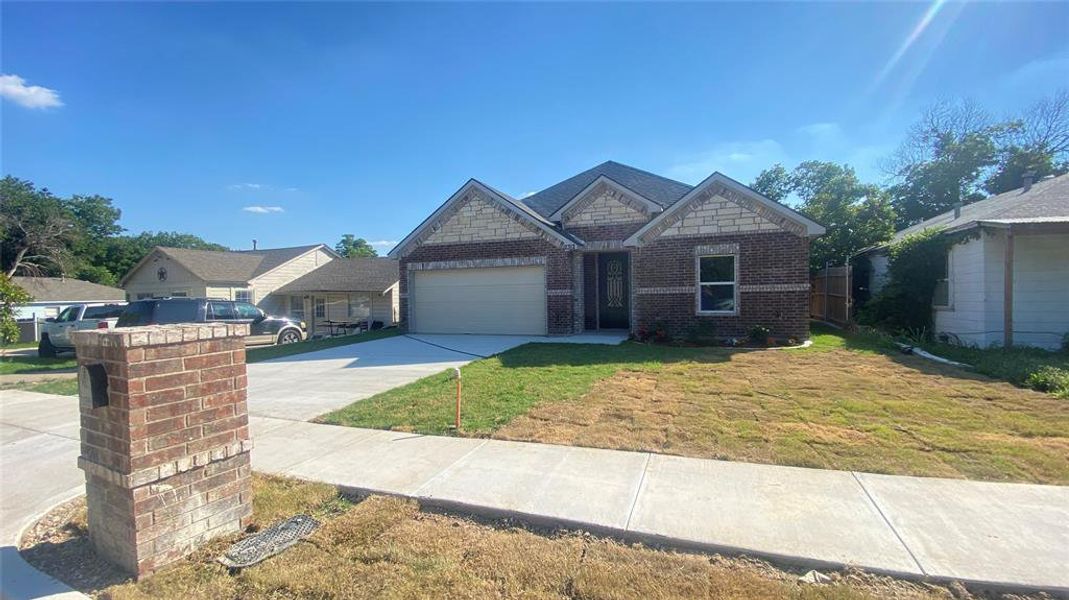 View of front facade with a front lawn and a garage