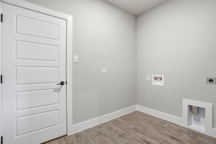 Spacious, unfurnished interior of a new home in Taylor Ranch, Springtown (Image 32).