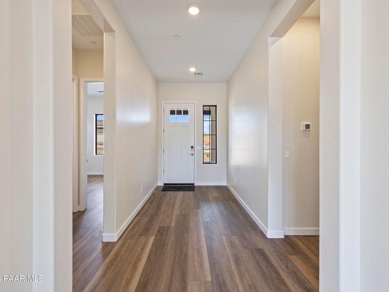 Spacious, unfurnished interior of a new home in Hidden Hills, Prescott (Image 17).