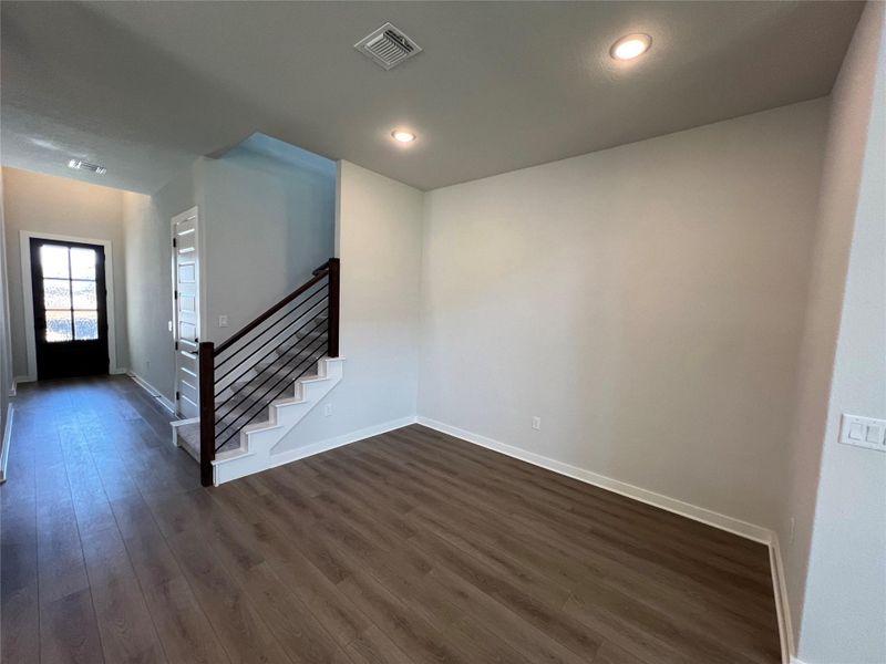 Spacious, unfurnished interior of a new home in Cascades at Onion Creek, Austin (Image 15).