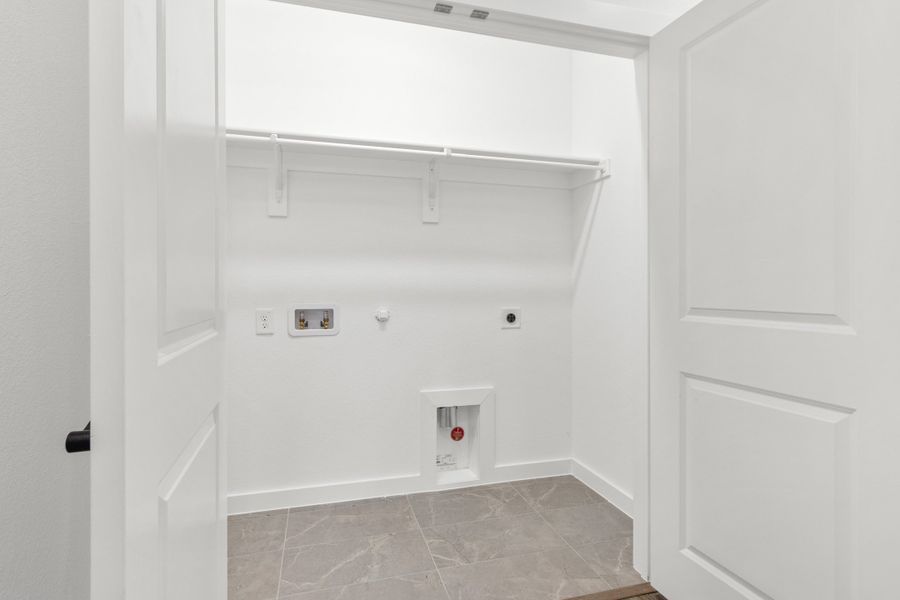 Spacious, unfurnished interior of a new home in Cottonwood Creek, Rowlett (Image 40). Spacious, unfurnished interior of a new home in Cottonwood Creek, Rowlett (Image 40).