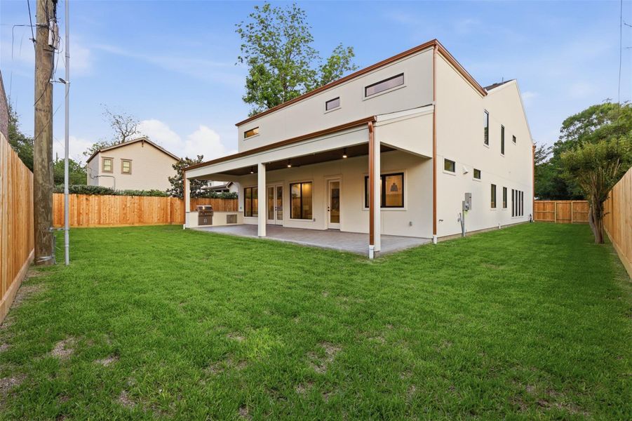 Large lot in Garden Oaks