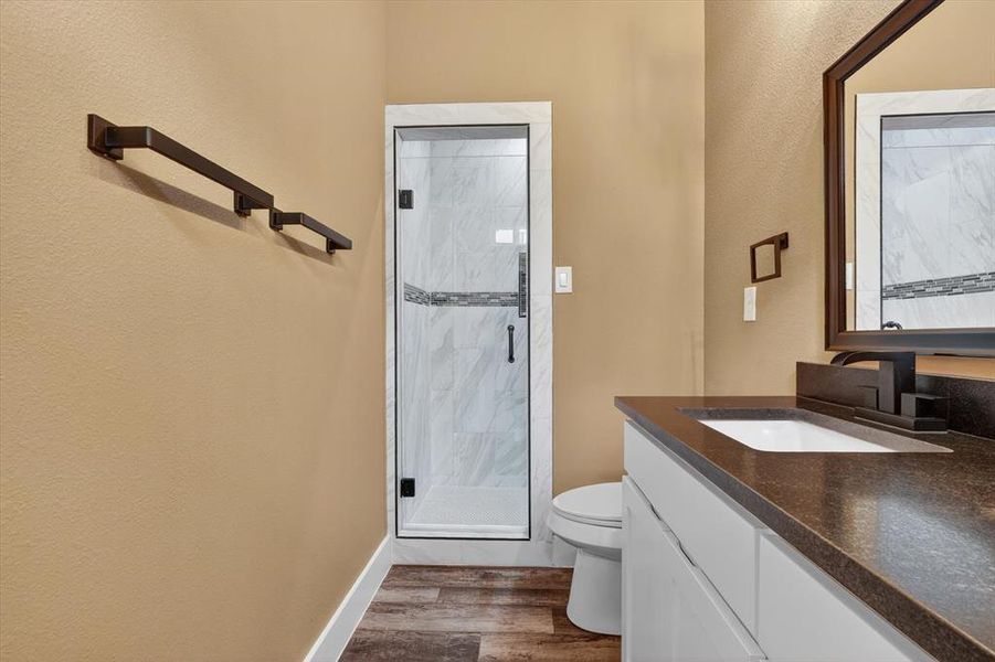 Furnished interior view inside a new home in , Waxahachie (Image 6).