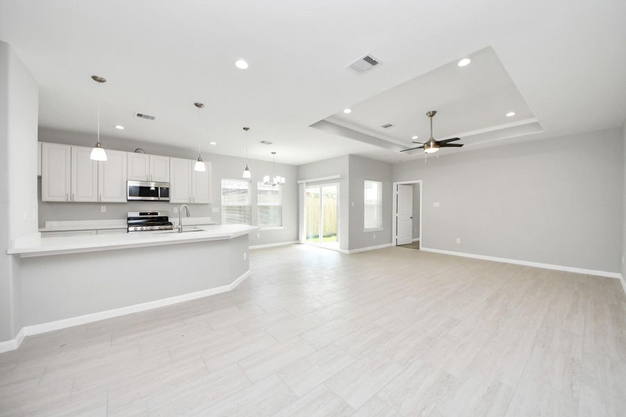Spacious, unfurnished interior of a new home in , Houston (Image 39).