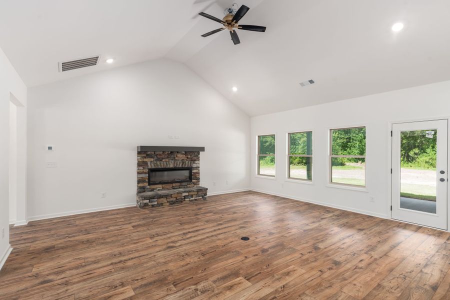 Spacious, unfurnished interior of a new home in Stewart Estates, Meansville (Image 22).