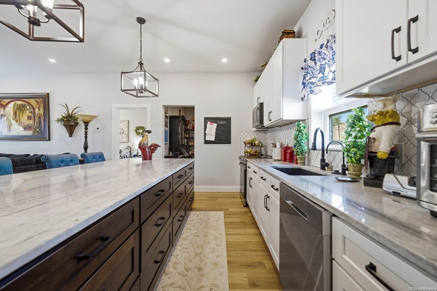Furnished interior view inside a new home in , Runge (Image 12).