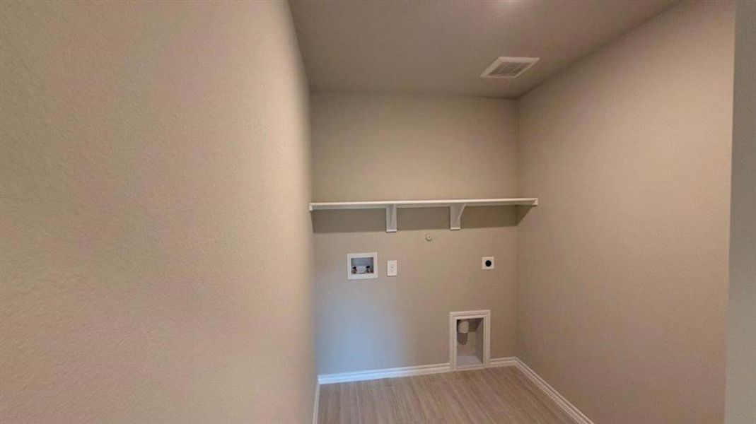 Spacious, unfurnished interior of a new home in Rosewood at Beltmill, Fort Worth (Image 12).