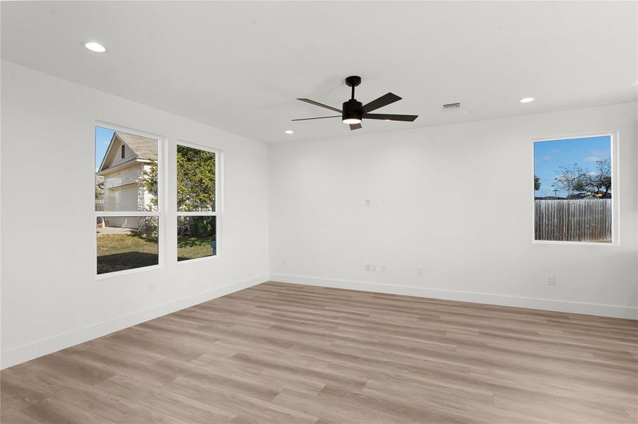 Spacious, unfurnished interior of a new home in , Burnet (Image 13).