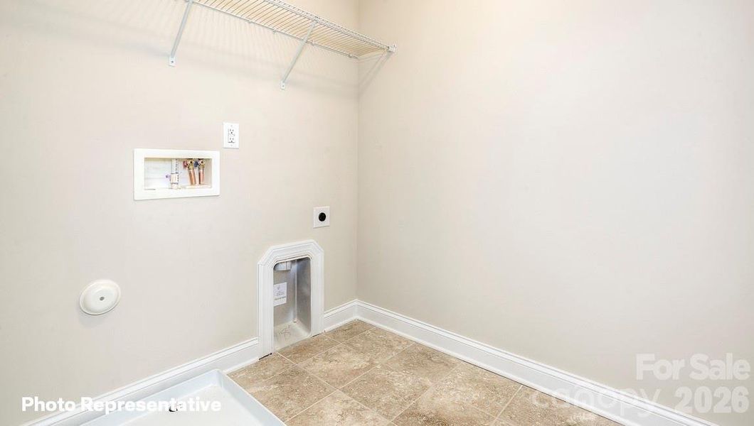 Spacious, unfurnished interior of a new home in Sylvan Creek, Denver (Image 18).