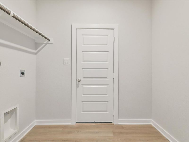 Spacious, unfurnished interior of a new home in Spring Branch Crossing, Conroe (Image 37).