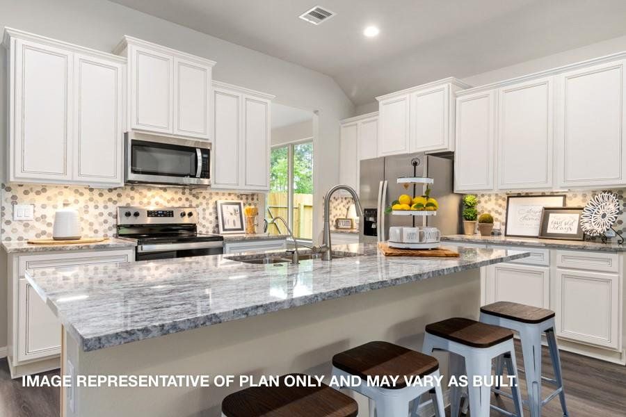 Furnished interior view inside a new home in River Ranch Estates, Mont Belvieu (Image 7).