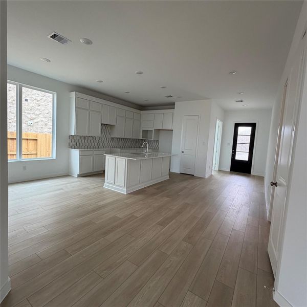 Spacious, unfurnished interior of a new home in The Preserve at Rosenberg, Rosenberg (Image 6).