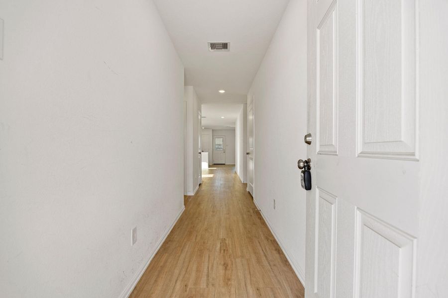 Spacious, unfurnished interior of a new home in Tavola, New Caney (Image 25).