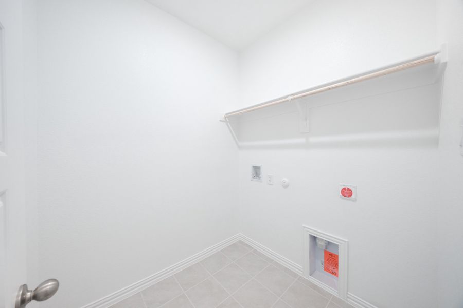 Spacious, unfurnished interior of a new home in Churchill, Anna (Image 22).