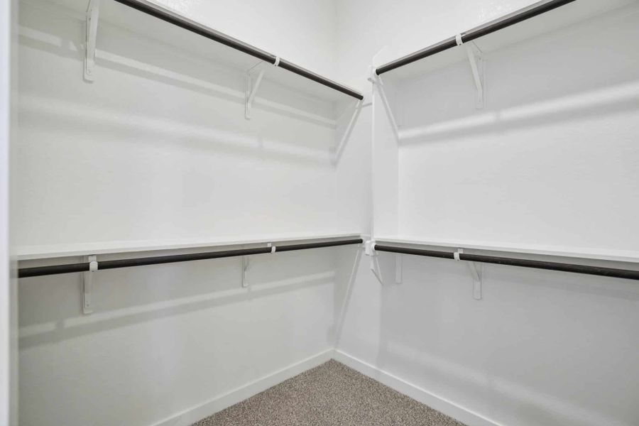 Spacious, unfurnished interior of a new home in Meyer Ranch, New Braunfels (Image 40).