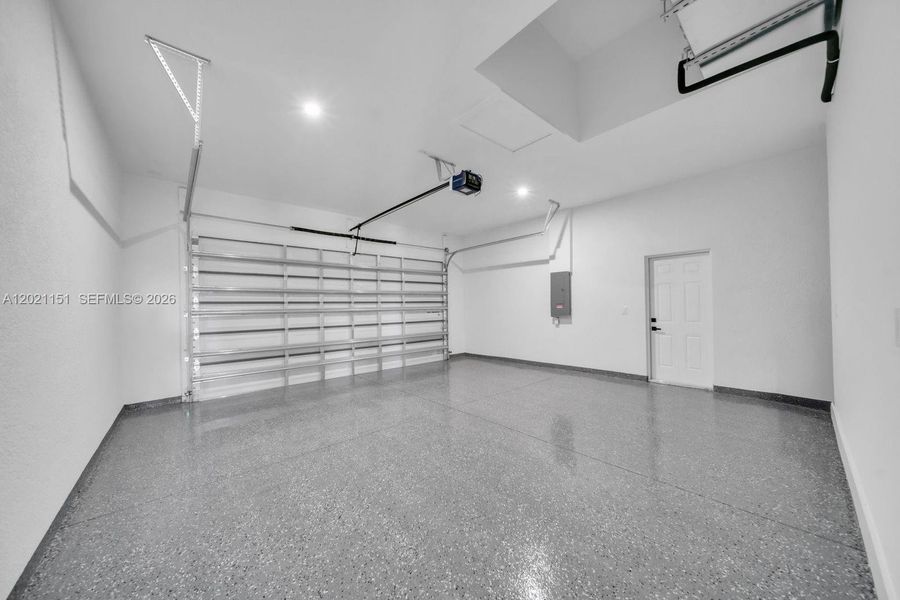 Spacious, unfurnished interior of a new home in , Lehigh Acres (Image 29).