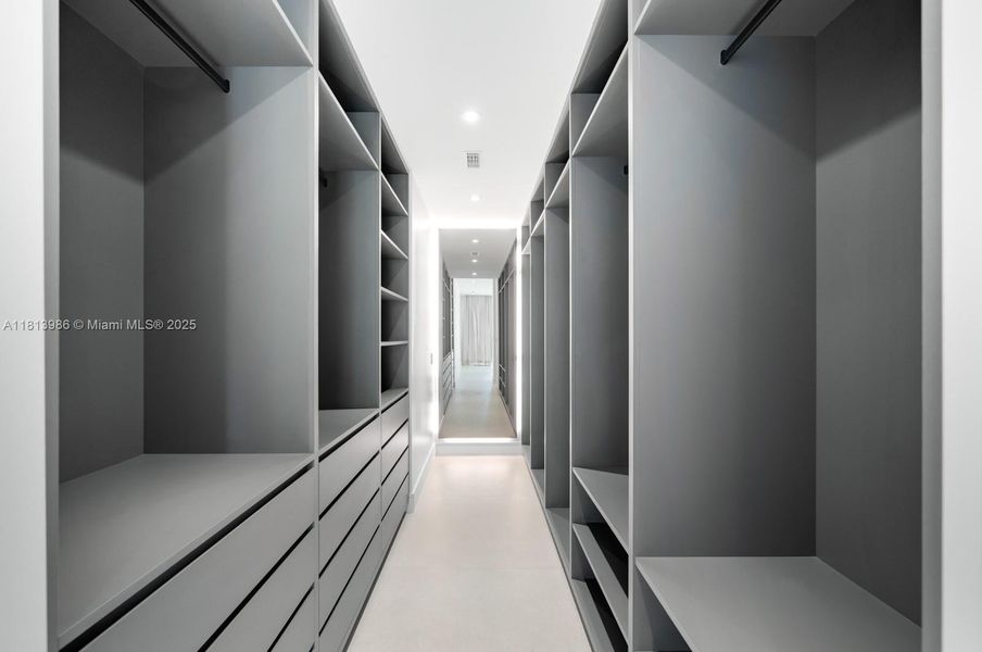 Spacious, unfurnished interior of a new home in , Miami (Image 20).