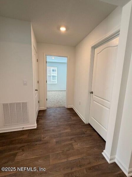 Spacious, unfurnished interior of a new home in Copes Landing, Jacksonville (Image 23).
