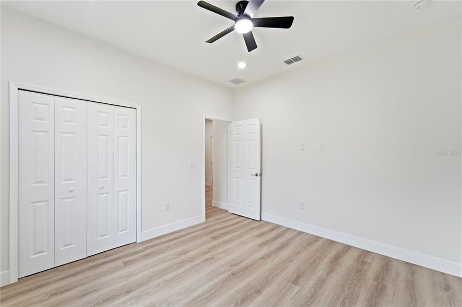 Spacious, unfurnished interior of a new home in , Leesburg (Image 21).