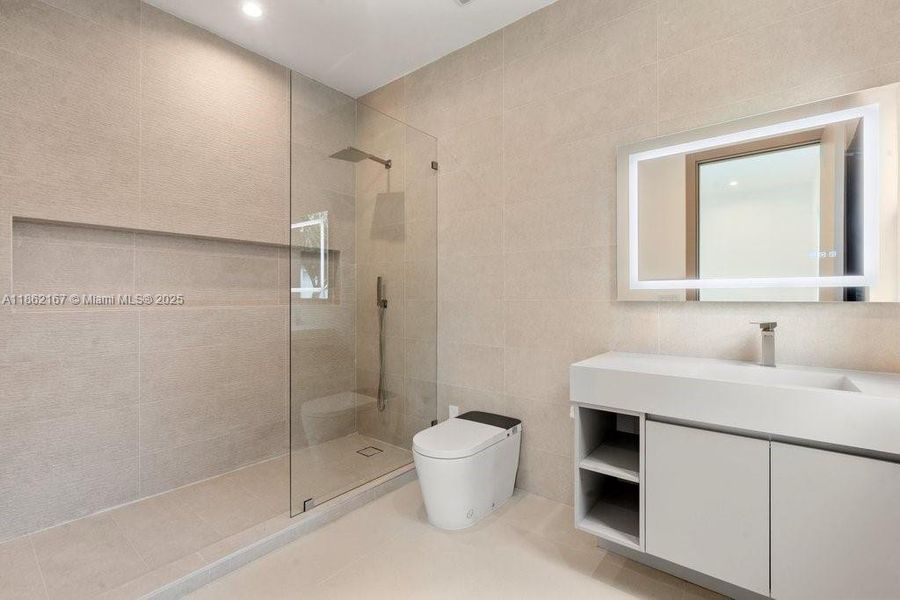 Furnished interior view inside a new home in , Fort Lauderdale (Image 17).