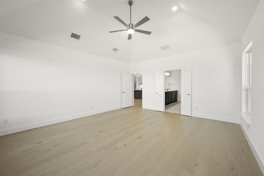 Spacious, unfurnished interior of a new home in High Country, Burleson (Image 21).