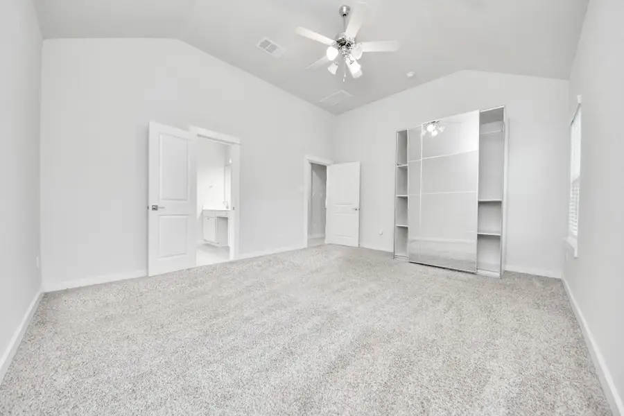 Spacious, unfurnished interior of a new home in Willow Trace, Spring (Image 35).
