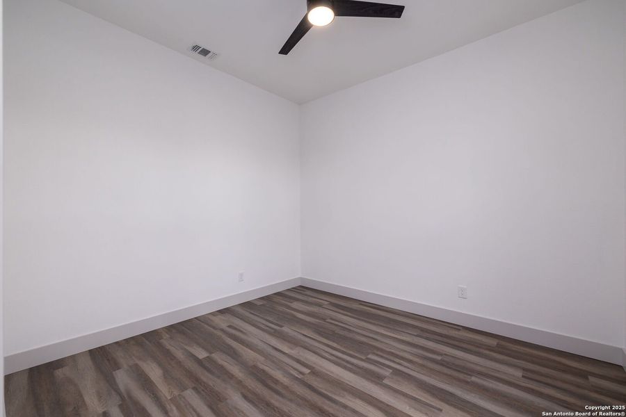 Spacious, unfurnished interior of a new home in , Fischer (Image 17).
