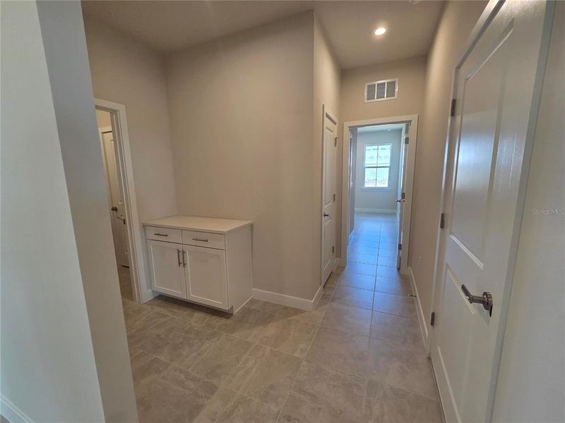 Spacious, unfurnished interior of a new home in Malabar Springs, Palm Bay (Image 16). Spacious, unfurnished interior of a new home in Malabar Springs, Palm Bay (Image 16).
