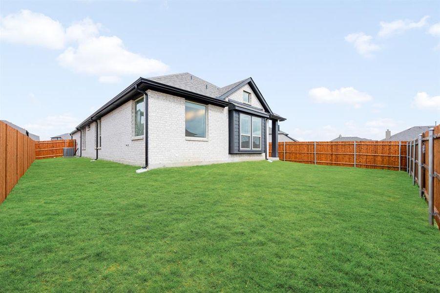Exterior details and patio area of a home in Star Ranch, Godley (Image 21).