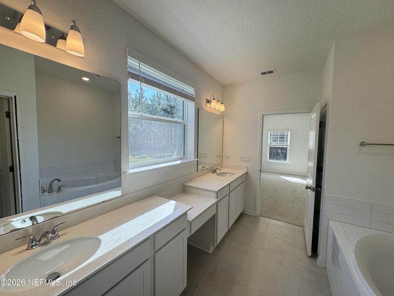 Furnished interior view inside a new home in Hyland Trail, Green Cove Springs (Image 9).