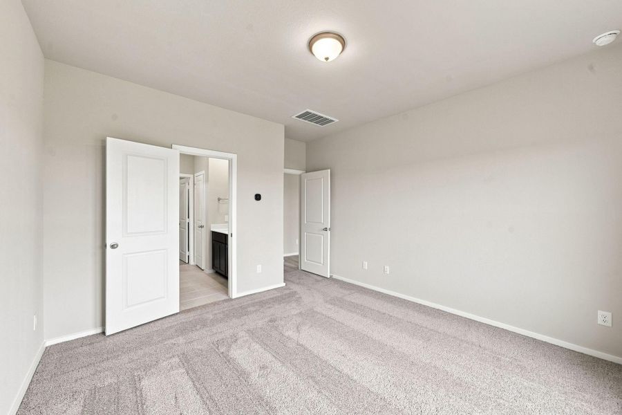 Spacious, unfurnished interior of a new home in Windcress, Cove (Image 18).