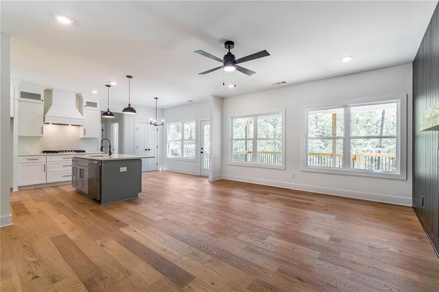 Spacious, unfurnished interior of a new home in , Gainesville (Image 35).