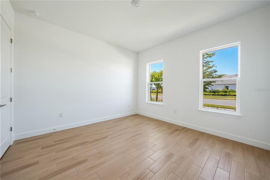 Spacious, unfurnished interior of a new home in Esplanade at Skye Ranch, Sarasota (Image 35).