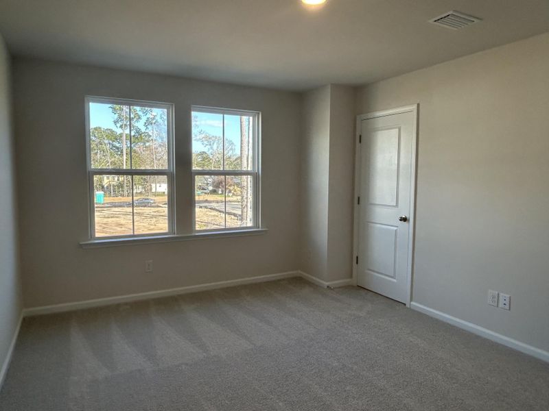 Spacious, unfurnished interior of a new home in , Summerville (Image 12).