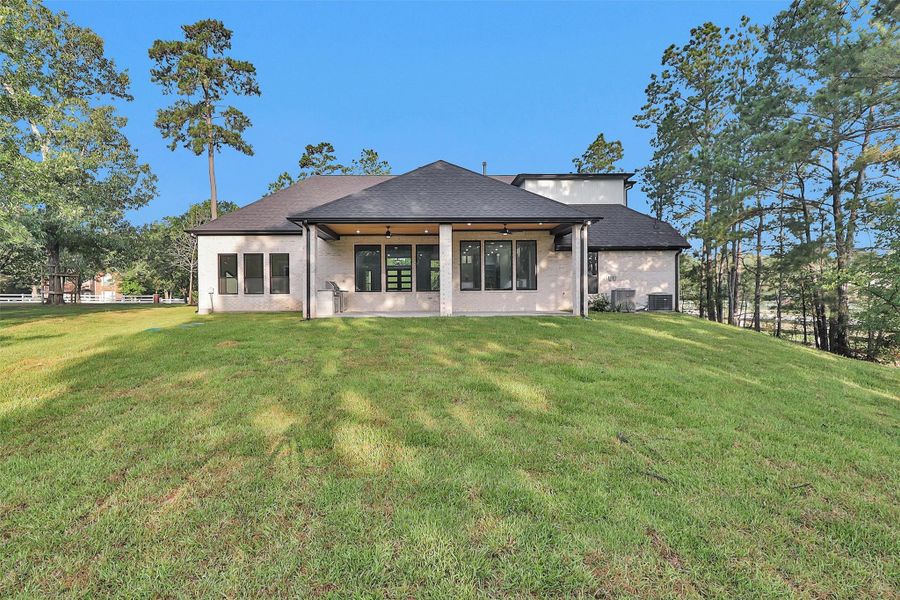 Well-maintained grounds with full sprinkler system coverage for easy care. Well-maintained grounds with full sprinkler system coverage for easy care.