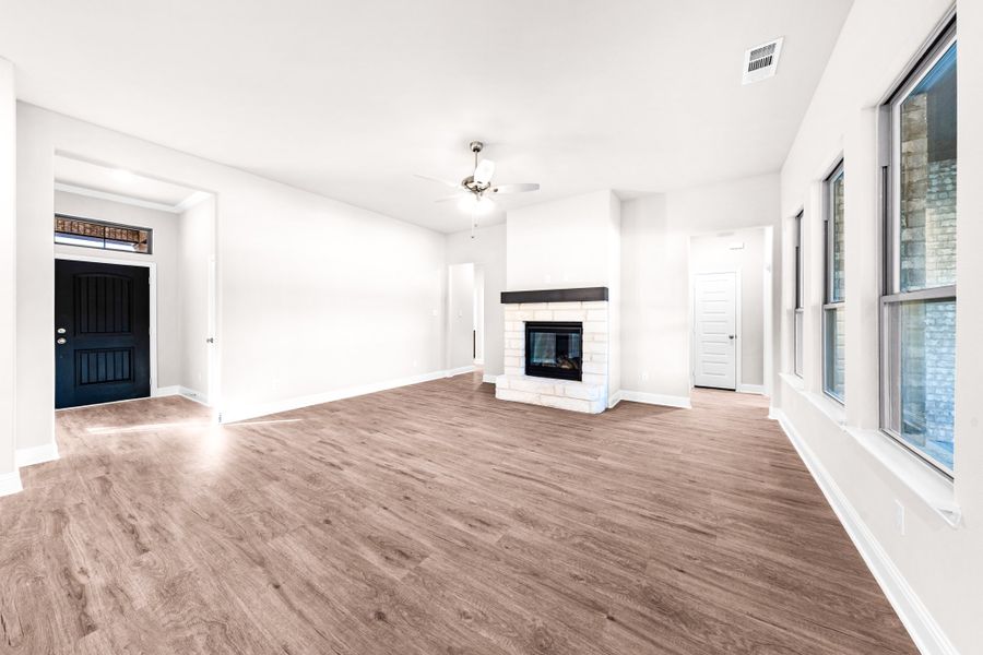 Spacious, unfurnished interior of a new home in Forest Ridge Estates, Greenville (Image 18).