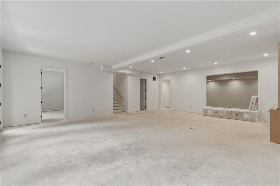 Spacious, unfurnished interior of a new home in , Atlanta (Image 9).