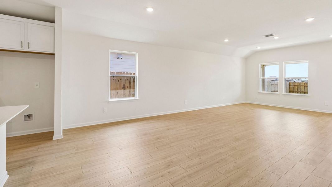 Spacious, unfurnished interior of a new home in Briarwood, Elgin (Image 15).