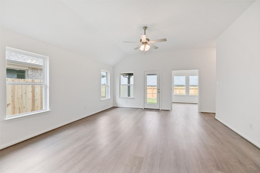 Spacious, unfurnished interior of a new home in Westland Ranch, League City (Image 29).